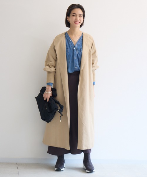 KATHARINE ROSS（キャサリンロス）の「【KATHARINE ROSS】story. ギャザーフラップバッグ（ハンドバッグ・レディース・ブラック/グレイッシュベージュ・MEDIUM）」の4枚目の写真