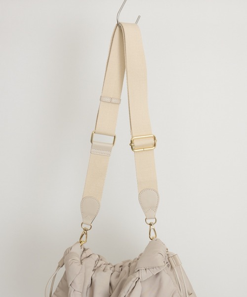 KATHARINE ROSS（キャサリンロス）の「【KATHARINE ROSS】story. ギャザーフラップバッグ（ハンドバッグ・レディース・ブラック/グレイッシュベージュ・MEDIUM）」の22枚目の写真