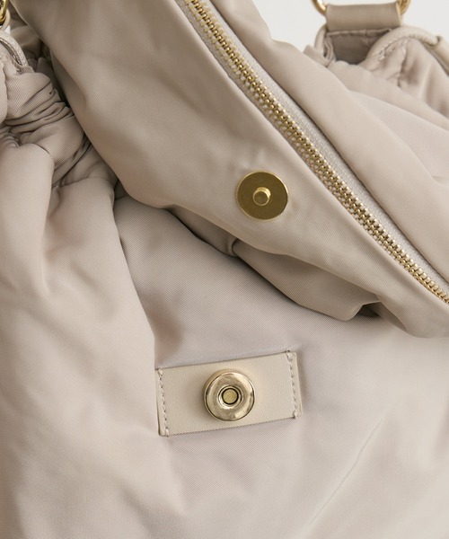 KATHARINE ROSS（キャサリンロス）の「【KATHARINE ROSS】story. ギャザーフラップバッグ（ハンドバッグ・レディース・ブラック/グレイッシュベージュ・MEDIUM）」の17枚目の写真