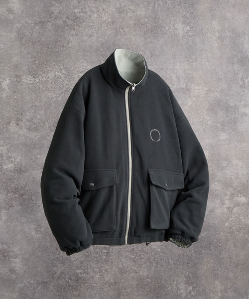ADRER(アドラー)の「Nylon × Fleece Reversible Short Blouson / ナイロン×フリース リバーシブルショートブルゾン(ブルゾン・メンズ・ブラック/アイボリー/ブルーグリーン/ブラック系1/ワイン系1/グレー系1・XS/S/M/L)」の7枚目の写真