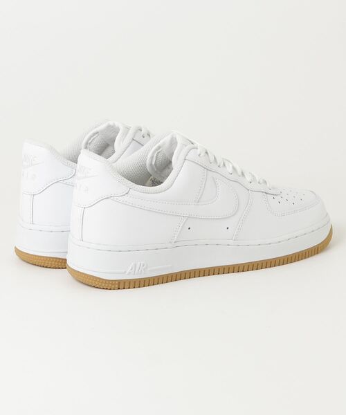 NIKE（ナイキ）の「AIR FORCE 1 07（スニーカー・メンズ・ホワイト系その他・27.0cm/27.5cm/28.0cm/26.0cm/26.5cm/28.5cm/29.0cm/24.0cm/24.5cm/25.0cm/25.5cm）」の2枚目の写真