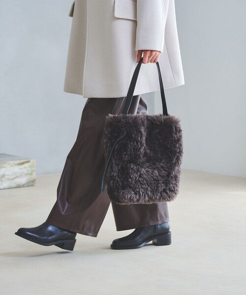 UNITED ARROWS（ユナイテッドアローズ）の「フェイクボア ワンショルダーバッグ（ショルダーバッグ・レディース・ベージュ/ダークブラウン・FREE）」の4枚目の写真