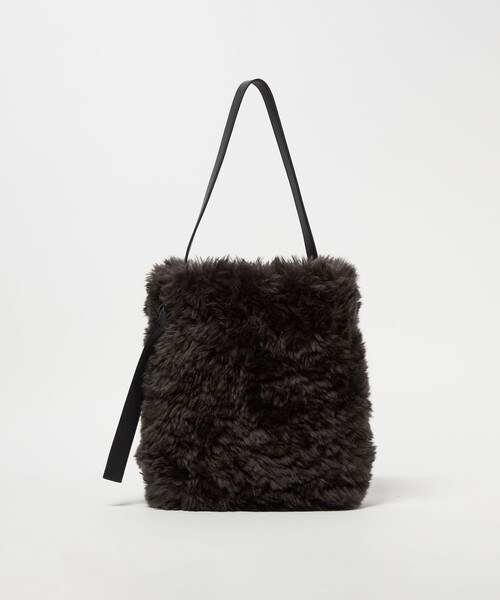 UNITED ARROWS（ユナイテッドアローズ）の「フェイクボア ワンショルダーバッグ（ショルダーバッグ・レディース・ベージュ/ダークブラウン・FREE）」の6枚目の写真