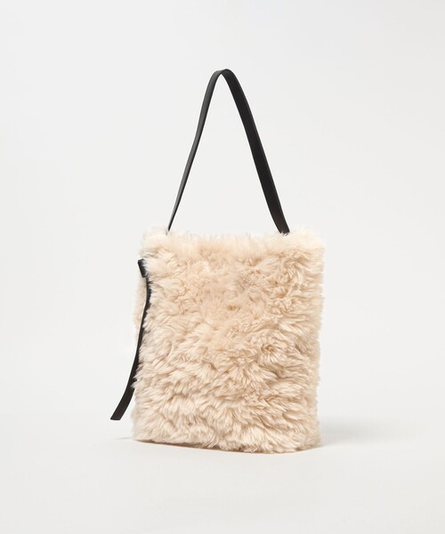 UNITED ARROWS（ユナイテッドアローズ）の「フェイクボア ワンショルダーバッグ（ショルダーバッグ・レディース・ベージュ/ダークブラウン・FREE）」の9枚目の写真