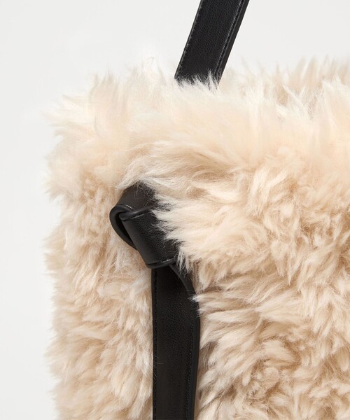 UNITED ARROWS（ユナイテッドアローズ）の「フェイクボア ワンショルダーバッグ（ショルダーバッグ・レディース・ベージュ/ダークブラウン・FREE）」の12枚目の写真