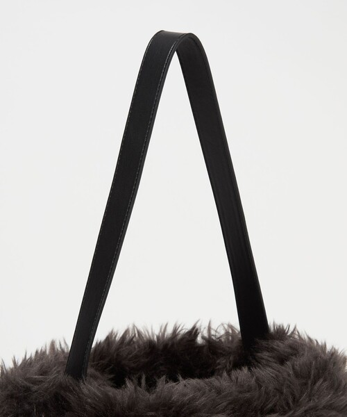 UNITED ARROWS（ユナイテッドアローズ）の「フェイクボア ワンショルダーバッグ（ショルダーバッグ・レディース・ベージュ/ダークブラウン・FREE）」の18枚目の写真