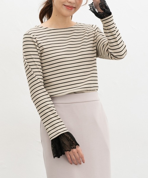 Honeys（ハニーズ）の「袖口レース使いトップス（Tシャツ/カットソー・レディース・ブラック/アイボリー/ホワイト×ブラック/グレイッシュベージュ/ブラック×ベージュ/サックスブルー系・LL/3L/S/M/L）」の4枚目の写真