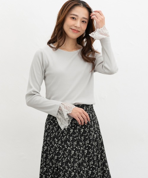 Honeys（ハニーズ）の「袖口レース使いトップス（Tシャツ/カットソー・レディース・ブラック/アイボリー/ホワイト×ブラック/グレイッシュベージュ/ブラック×ベージュ/サックスブルー系・LL/3L/S/M/L）」の16枚目の写真