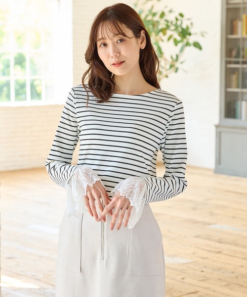 Honeys（ハニーズ）の「袖口レース使いトップス（Tシャツ/カットソー・レディース・ブラック/アイボリー/ホワイト×ブラック/グレイッシュベージュ/ブラック×ベージュ/サックスブルー系・LL/3L/S/M/L）」の21枚目の写真