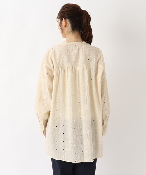 one'sterrace(ワンズテラス)の「コットン シフリーチュニックシャツ(シャツ/ブラウス・レディース・オリーブ系3/ネイビー系5/アイボリー系8・02)」の6枚目の写真