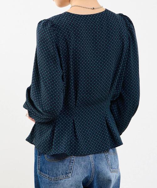 SOFFITTO（ソフィット）の「Vネックウエストタックブラウス（シャツ/ブラウス・レディース・ブラック系その他/グリーン系その他・FREE）」の4枚目の写真