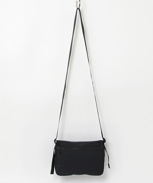 NIKE（ナイキ）の「ナイキ NIKE ナイキ ウィメンズ NSW レベル クロスボディ（ショルダーバッグ・メンズ・ブラック・ONE SIZE）」の2枚目の写真