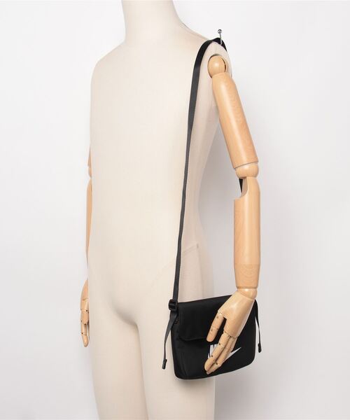 NIKE（ナイキ）の「ナイキ NIKE ナイキ ウィメンズ NSW レベル クロスボディ（ショルダーバッグ・メンズ・ブラック・ONE SIZE）」の5枚目の写真