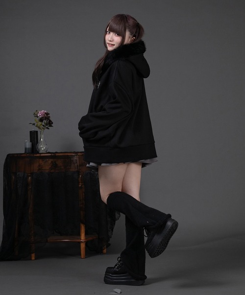 Pal elfy（パルエルフィー）の「ファー付きロゴパーカー