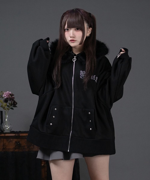 pal elfy パルエルフィー ファー付きロゴパーカー Pal elfy（パルエルフィー）の「ファー付きロゴパーカー（パーカー