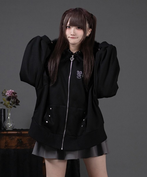 Pal elfy（パルエルフィー）の「ファー付きロゴパーカー（パーカー・レディース・ブラック/チャコールグレー/オフホワイト・フリー）」の12枚目の写真