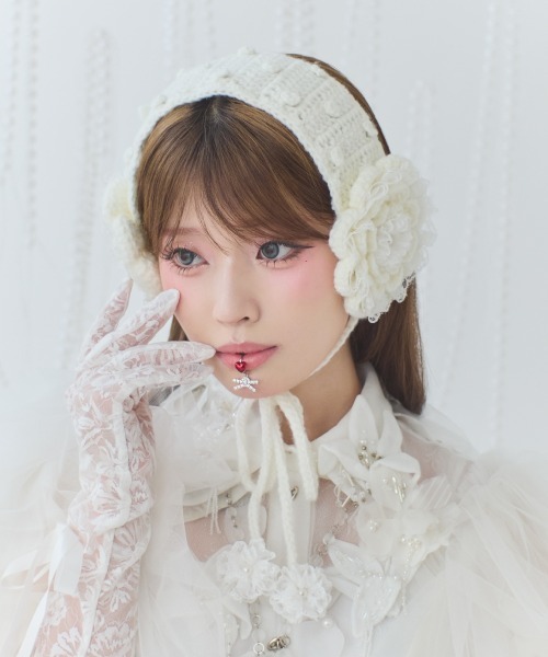 kaorinomori（カオリノモリ）の「kaorinomori×かきぶちももの ローサヘアバンド / カオリノモリ（ヘアバンド・レディース・ホワイト/ライトブルー・FREE）」の3枚目の写真