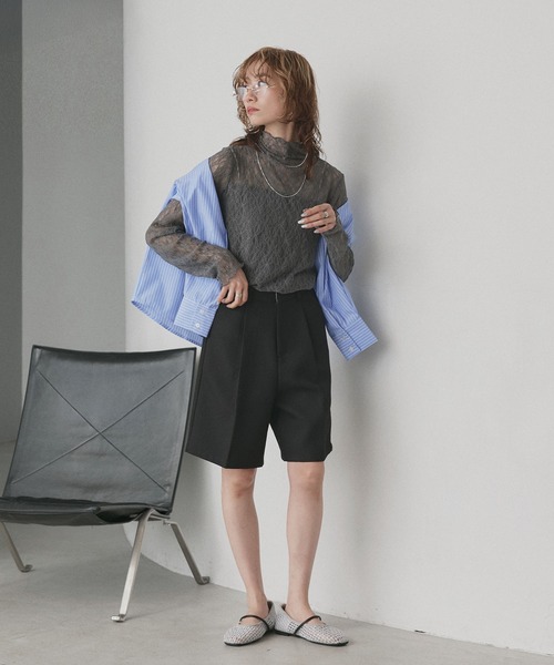 ad thie(アドティエ)の「プチハイネック レーストップス(Tシャツ/カットソー・レディース・オフホワイト/ブラック/グレー・FREE)」の5枚目の写真
