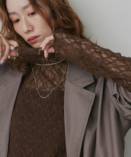 ad thie(アドティエ)の「プチハイネック レーストップス(Tシャツ/カットソー・レディース・オフホワイト/ブラック/グレー・FREE)」の14枚目の写真