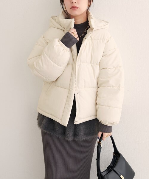 natural couture(ナチュラルクチュール)の「フード中綿ジャケット(ダウンジャケット/コート・レディース・ブラウン/アイボリー/グレイッシュベージュ/サックスブルー/ブラック・FREE)」の15枚目の写真