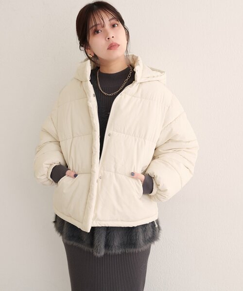 natural couture(ナチュラルクチュール)の「フード中綿ジャケット(ダウンジャケット/コート・レディース・ブラウン/アイボリー/グレイッシュベージュ/サックスブルー/ブラック・FREE)」の11枚目の写真