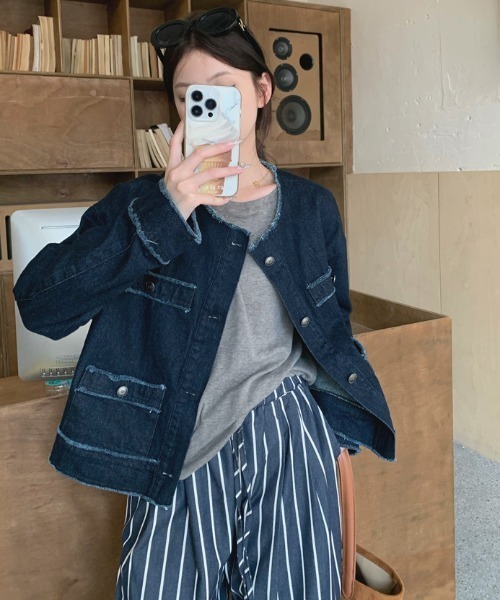gossip!ロサンゼルス(ゴシップロサンゼルス)の「ラウンドネック ノーカラーデニムジャケット(デニムジャケット・レディース・インディゴブルー・FREE)」の12枚目の写真