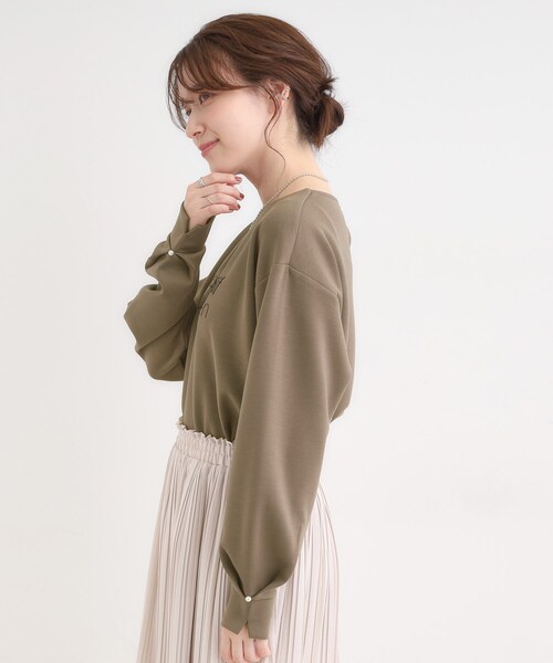 DRESKIP（ドレスキップ）の「【S-LL】大人のデイリースタイルに お袖タック フェイクパール付きトップス（Tシャツ/カットソー・レディース・アイボリー/レッド系1/ダークブラウン/チャコールグレー・02/01/04/03）」の19枚目の写真