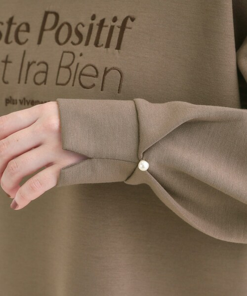 DRESKIP（ドレスキップ）の「【S-LL】大人のデイリースタイルに お袖タック フェイクパール付きトップス（Tシャツ/カットソー・レディース・アイボリー/レッド系1/ダークブラウン/チャコールグレー・02/01/04/03）」の12枚目の写真