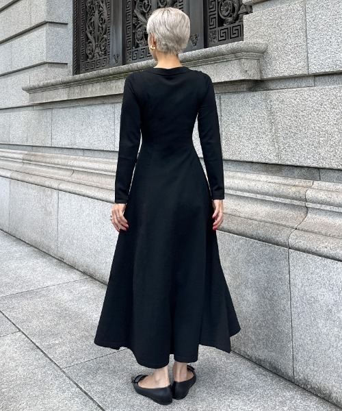 JENNE(ジェンヌ)の「フラワーモチーフワンピース(ワンピース・レディース・グレー/ブラック・SMALL/MEDIUM/LARGE)」の5枚目の写真