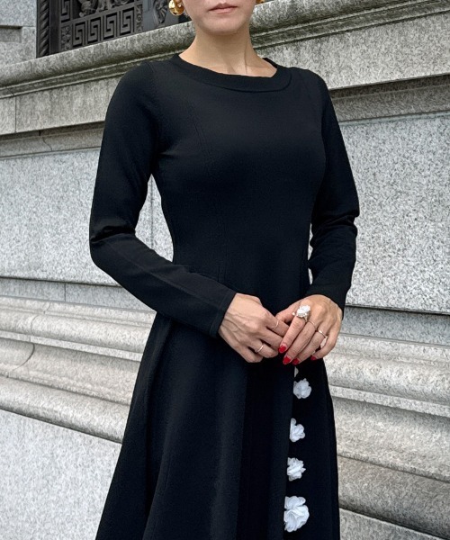 JENNE(ジェンヌ)の「フラワーモチーフワンピース(ワンピース・レディース・グレー/ブラック・SMALL/MEDIUM/LARGE)」の6枚目の写真
