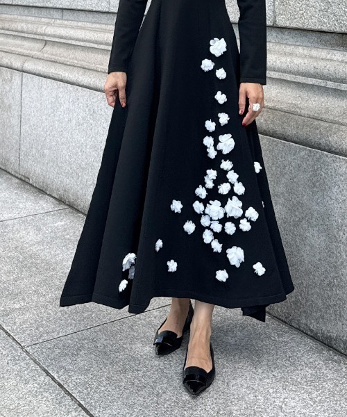 JENNE(ジェンヌ)の「フラワーモチーフワンピース(ワンピース・レディース・グレー/ブラック・SMALL/MEDIUM/LARGE)」の7枚目の写真