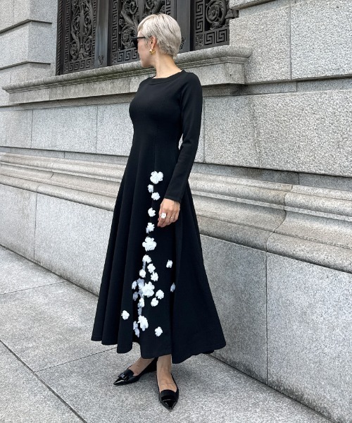 JENNE(ジェンヌ)の「フラワーモチーフワンピース(ワンピース・レディース・グレー/ブラック・SMALL/MEDIUM/LARGE)」の8枚目の写真