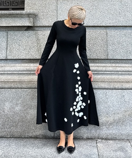 JENNE(ジェンヌ)の「フラワーモチーフワンピース(ワンピース・レディース・グレー/ブラック・SMALL/MEDIUM/LARGE)」の9枚目の写真