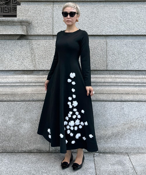 JENNE(ジェンヌ)の「フラワーモチーフワンピース(ワンピース・レディース・グレー/ブラック・SMALL/MEDIUM/LARGE)」の10枚目の写真