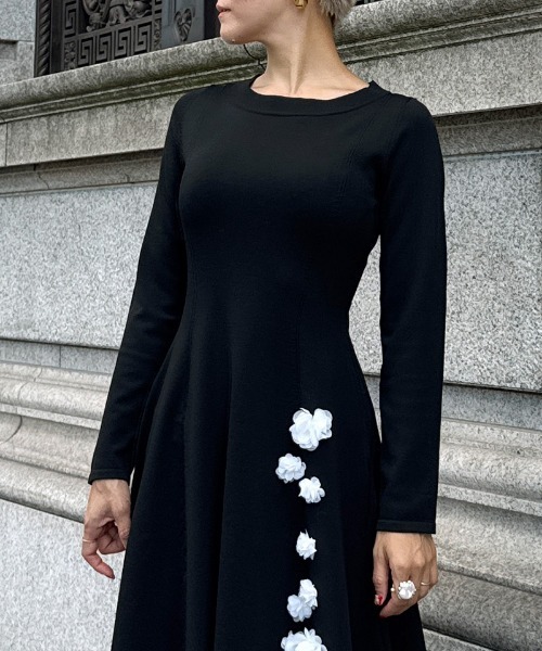 JENNE(ジェンヌ)の「フラワーモチーフワンピース(ワンピース・レディース・グレー/ブラック・SMALL/MEDIUM/LARGE)」の11枚目の写真