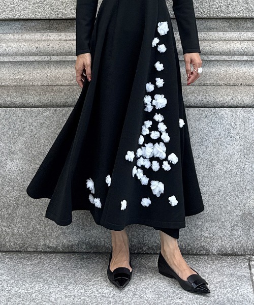 JENNE(ジェンヌ)の「フラワーモチーフワンピース(ワンピース・レディース・グレー/ブラック・SMALL/MEDIUM/LARGE)」の12枚目の写真