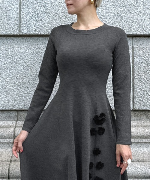 JENNE(ジェンヌ)の「フラワーモチーフワンピース(ワンピース・レディース・グレー/ブラック・SMALL/MEDIUM/LARGE)」の16枚目の写真