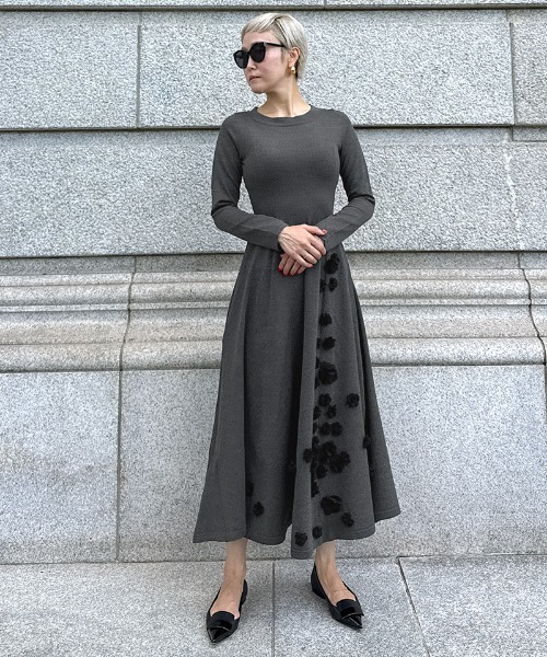 JENNE(ジェンヌ)の「フラワーモチーフワンピース(ワンピース・レディース・グレー/ブラック・SMALL/MEDIUM/LARGE)」の20枚目の写真