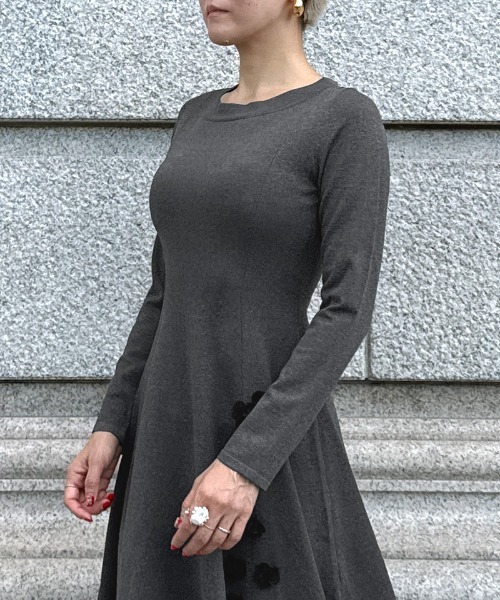 JENNE(ジェンヌ)の「フラワーモチーフワンピース(ワンピース・レディース・グレー/ブラック・SMALL/MEDIUM/LARGE)」の21枚目の写真