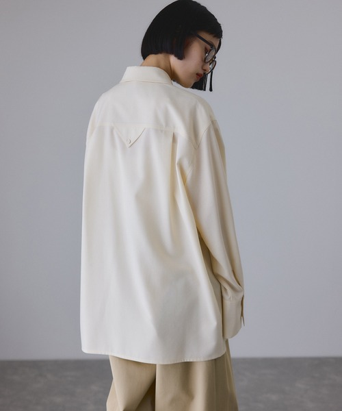 ADAM ET ROPE'（アダムエロペ）の「ダブルポケットウールシャツ（シャツ/ブラウス・レディース・ベージュ/オフホワイト・FREE）」の3枚目の写真