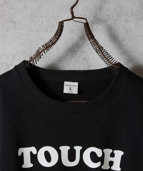 NUMBER (N)INE（ナンバーナイン）の「TOUCH ME I'M SICK PRINTED CLASSIC CREWNECK SWEATSHIRT / タッチ ミー アイム シック ロゴプリント クラシック クルーネック スウェットシャツ（スウェット・メンズ・ブラック/トップグレー・M/L/XL）」の6枚目の写真