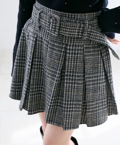 MAJESTIC LEGON（マジェスティックレゴン）の「ベルト付きプリーツミニスカパン（スカート・レディース・ホワイト系その他2/ブラック系その他/グレー系その他・MEDIUM）」の3枚目の写真