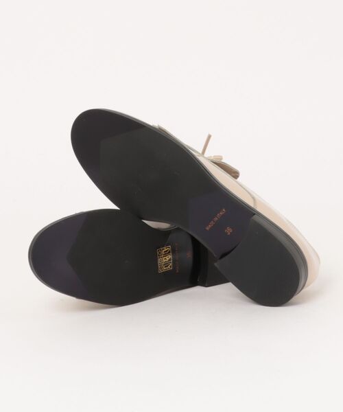 inter-chaussures(インターショシュール)の「【INTER-CHAUSSURES】レースリボンエナメルキルトシューズ(I1610N)(ドレスシューズ・レディース・ライトベージュ/ブラック・36/35)」の4枚目の写真