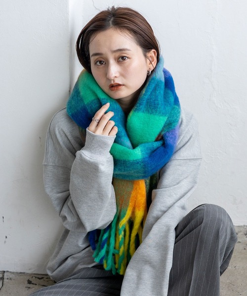 VitaFelice（ヴィータフェリーチェ）の「モヘアタッチチェック大判ストール（マフラー・レディース・オレンジ系その他/ブラウン系その他/イエロー系その他/ピンク系その他/グリーン系その他/レッド系その他・FREE）」の3枚目の写真
