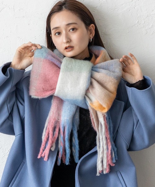 VitaFelice（ヴィータフェリーチェ）の「モヘアタッチチェック大判ストール（マフラー・レディース・オレンジ系その他/ブラウン系その他/イエロー系その他/ピンク系その他/グリーン系その他/レッド系その他・FREE）」の5枚目の写真