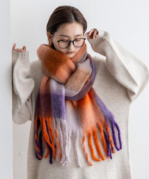 VitaFelice（ヴィータフェリーチェ）の「モヘアタッチチェック大判ストール（マフラー・レディース・オレンジ系その他/ブラウン系その他/イエロー系その他/ピンク系その他/グリーン系その他/レッド系その他・FREE）」の6枚目の写真