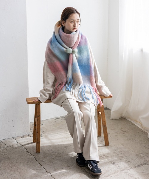 VitaFelice（ヴィータフェリーチェ）の「モヘアタッチチェック大判ストール（マフラー・レディース・オレンジ系その他/ブラウン系その他/イエロー系その他/ピンク系その他/グリーン系その他/レッド系その他・FREE）」の8枚目の写真