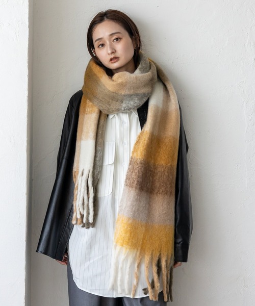 VitaFelice（ヴィータフェリーチェ）の「モヘアタッチチェック大判ストール（マフラー・レディース・オレンジ系その他/ブラウン系その他/イエロー系その他/ピンク系その他/グリーン系その他/レッド系その他・FREE）」の11枚目の写真