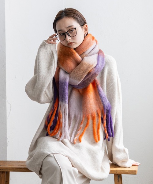 VitaFelice（ヴィータフェリーチェ）の「モヘアタッチチェック大判ストール（マフラー・レディース・オレンジ系その他/ブラウン系その他/イエロー系その他/ピンク系その他/グリーン系その他/レッド系その他・FREE）」の14枚目の写真