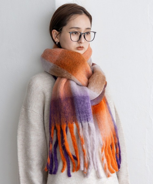 VitaFelice（ヴィータフェリーチェ）の「モヘアタッチチェック大判ストール（マフラー・レディース・オレンジ系その他/ブラウン系その他/イエロー系その他/ピンク系その他/グリーン系その他/レッド系その他・FREE）」の15枚目の写真